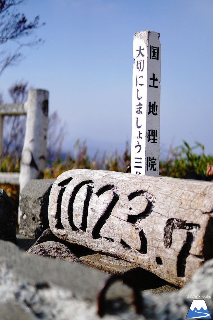 標高1,023m。錦秋に染まる手稲山へ。